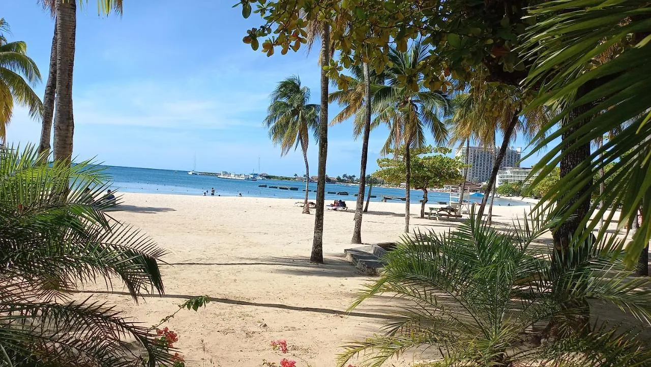 Beach One Bedroom 2 Ocho Rios Aparthotel